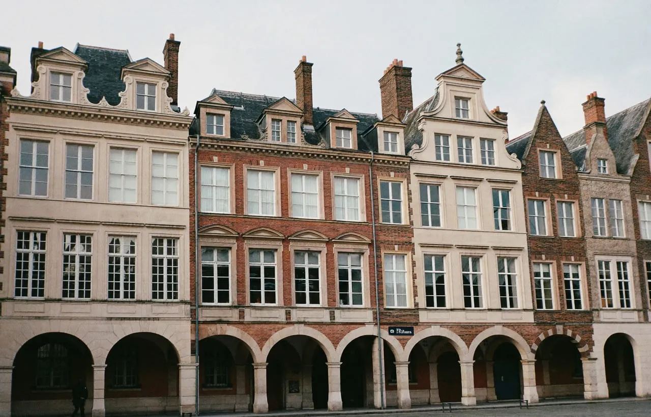 La Grand-Place et ses façades baroques flamandes à Arras